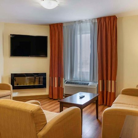 Quality Inn & Suites Winkler Екстериор снимка
