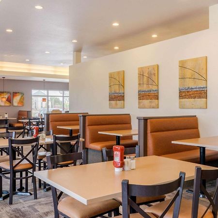Quality Inn & Suites Winkler Екстериор снимка