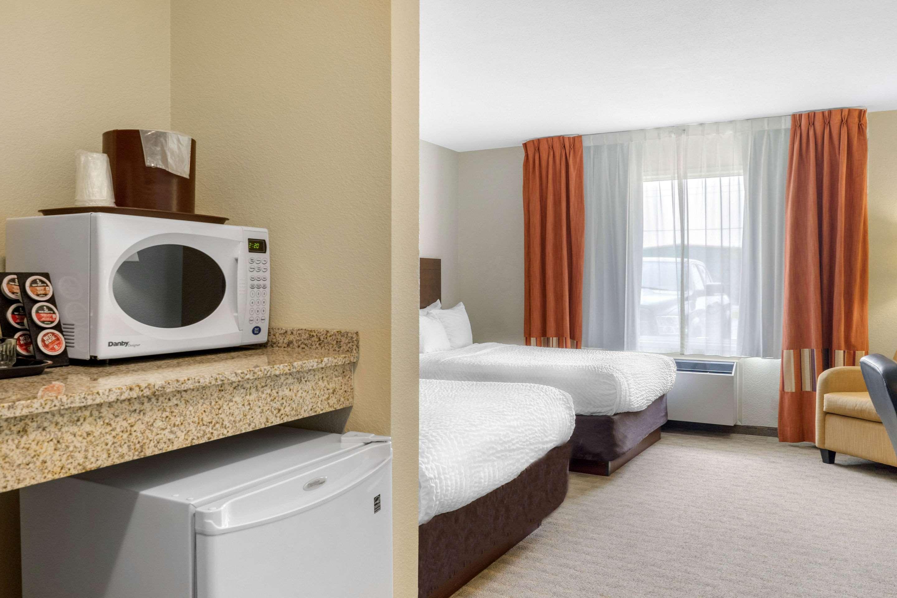 Quality Inn & Suites Winkler Екстериор снимка