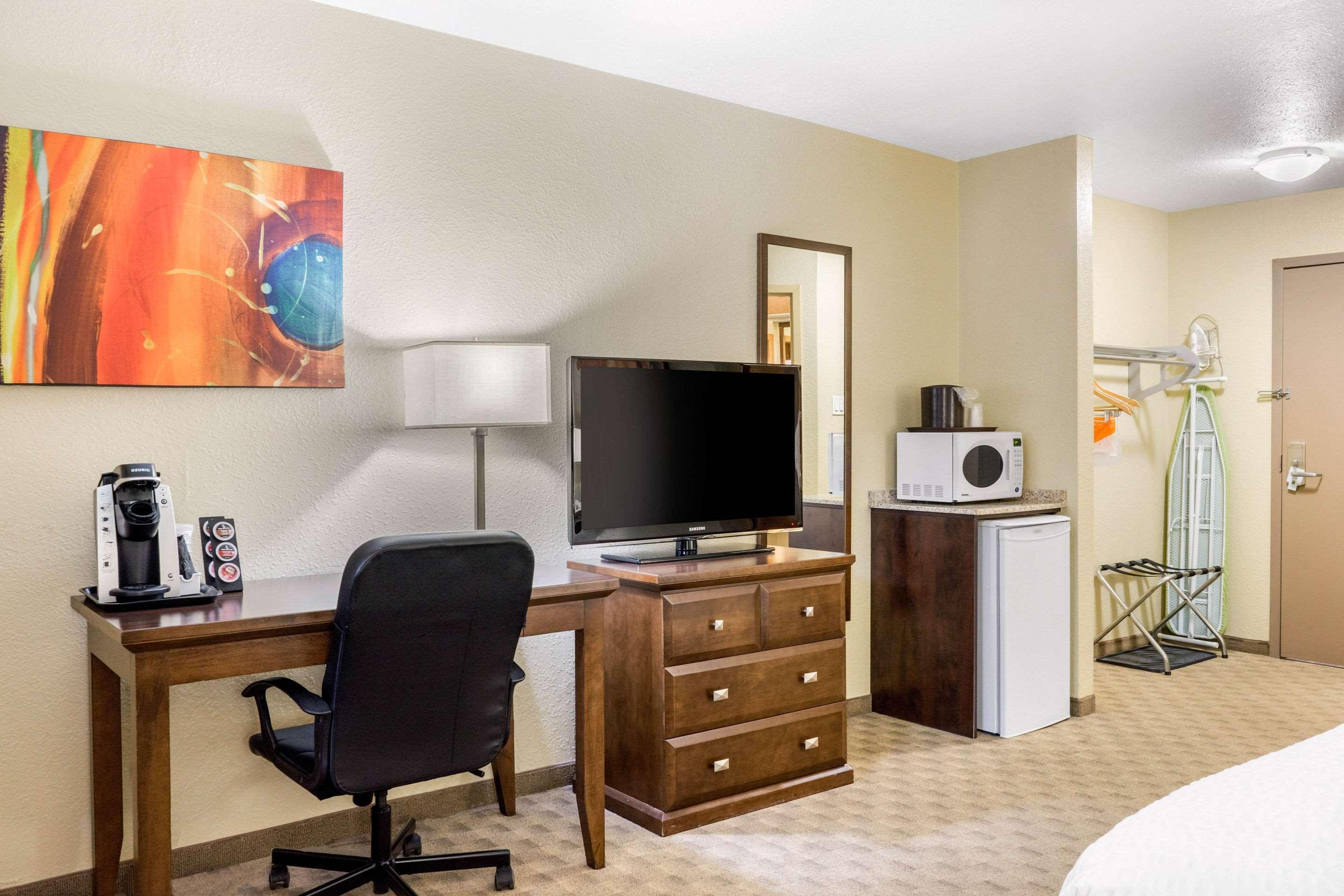 Quality Inn & Suites Winkler Екстериор снимка