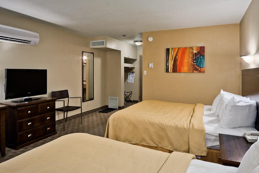 Quality Inn & Suites Winkler Екстериор снимка