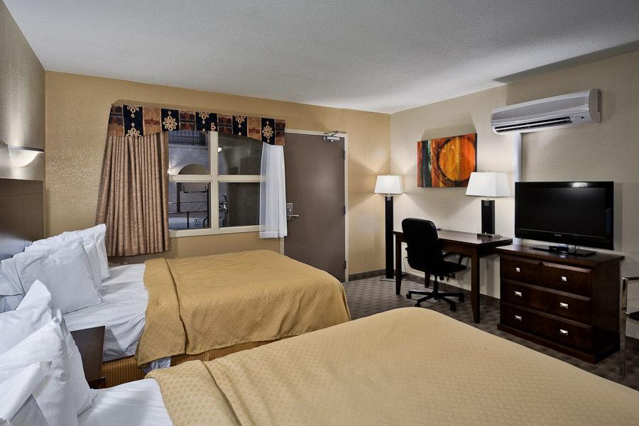 Quality Inn & Suites Winkler Екстериор снимка