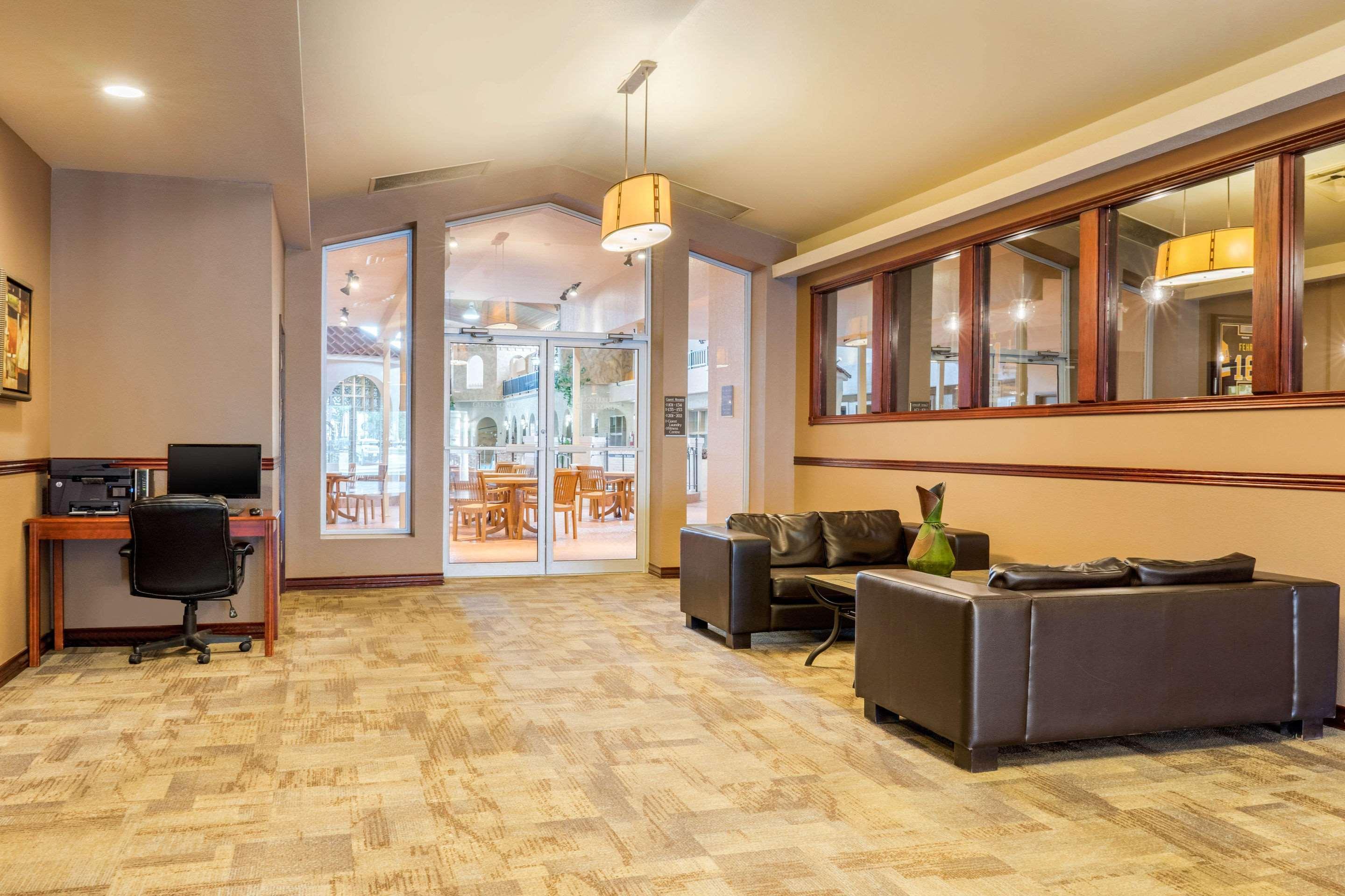 Quality Inn & Suites Winkler Екстериор снимка