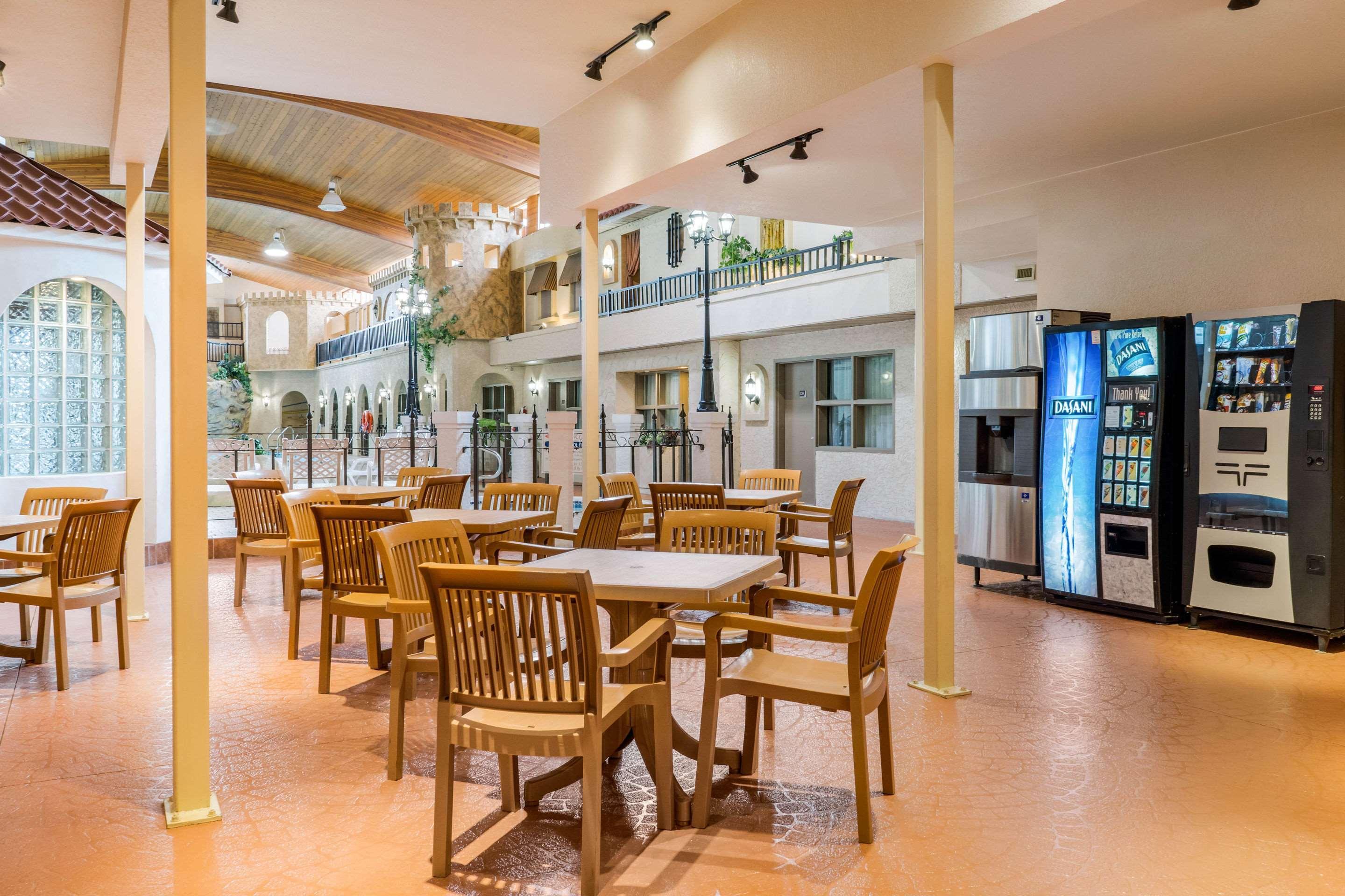 Quality Inn & Suites Winkler Екстериор снимка