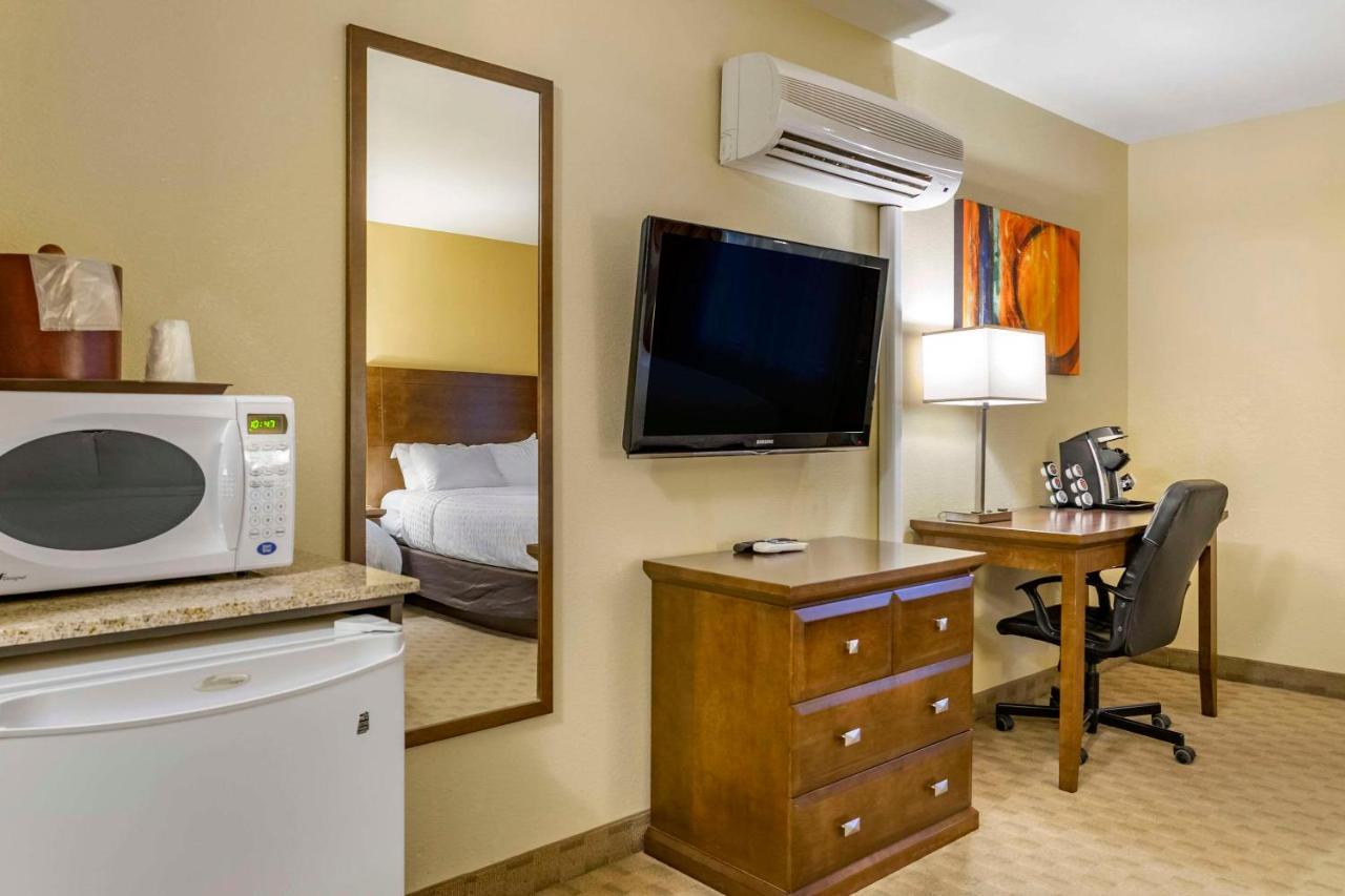Quality Inn & Suites Winkler Екстериор снимка