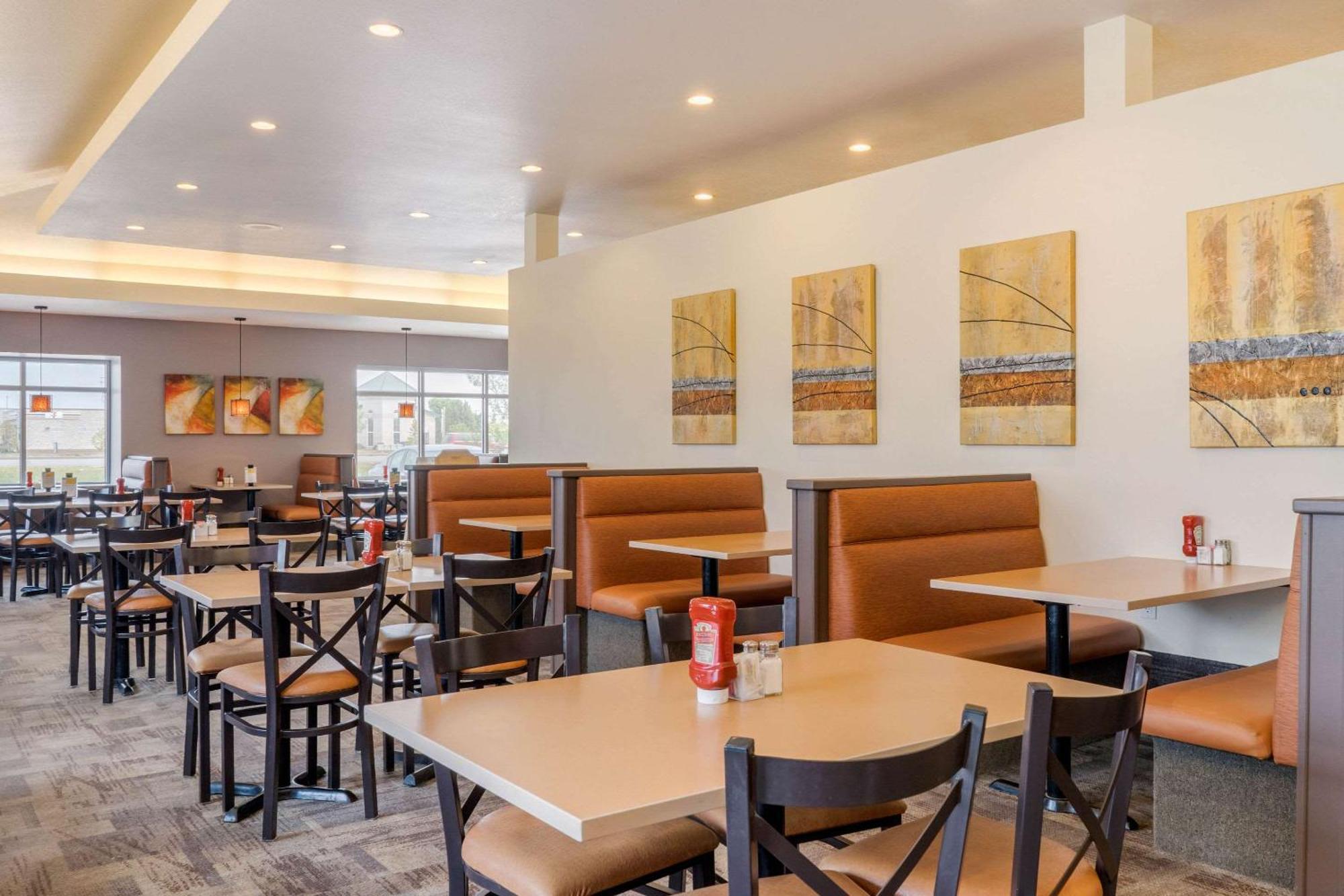 Quality Inn & Suites Winkler Екстериор снимка