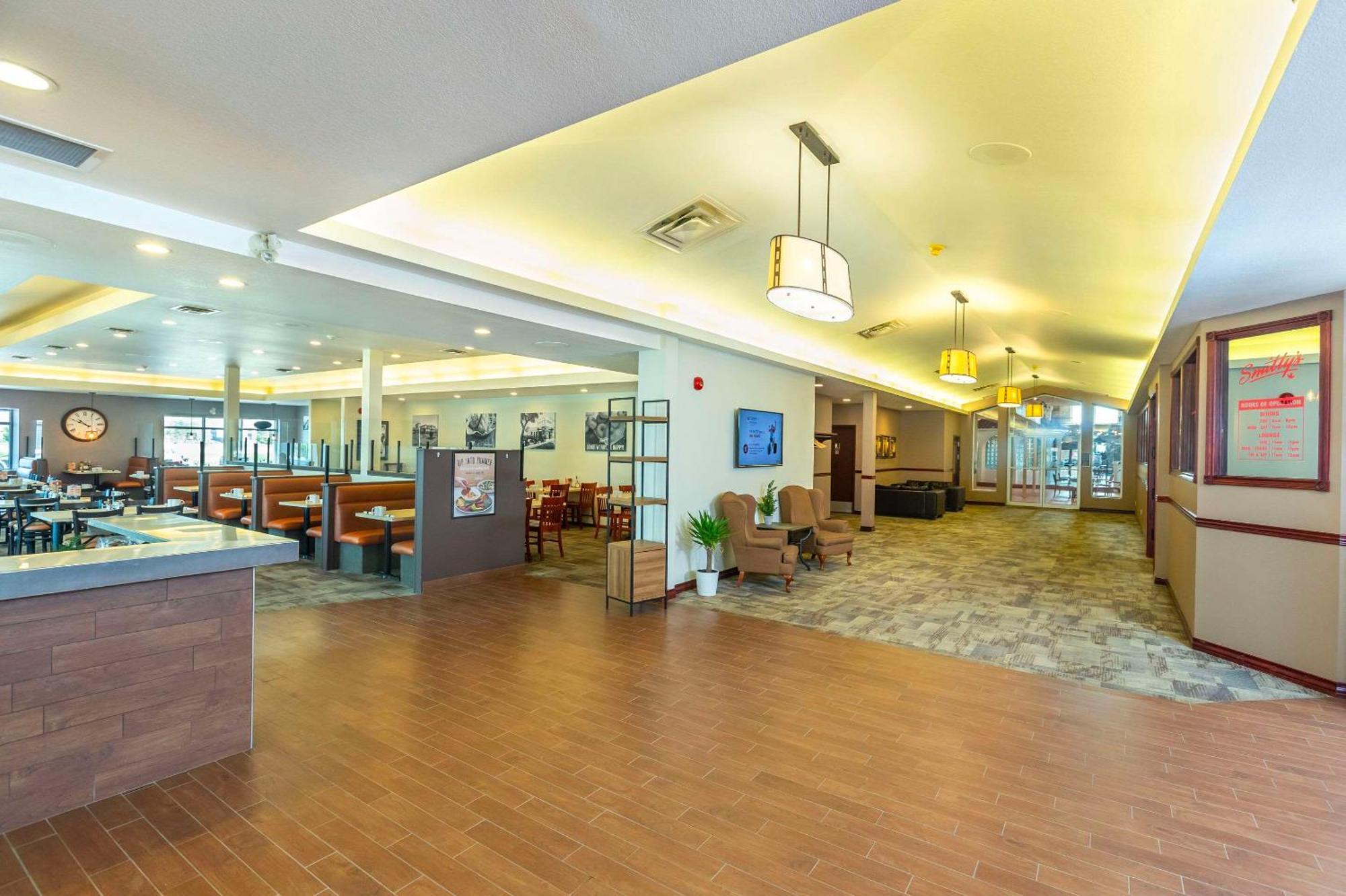 Quality Inn & Suites Winkler Екстериор снимка